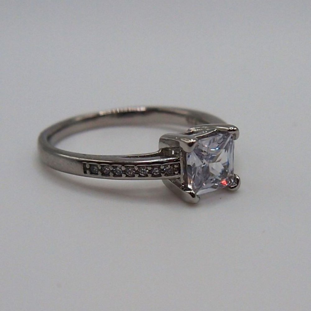 Stunning Princess Cut 1.00ctw Diamond Bridal Ring 925 Sterling Silver - Picture 7 of 9